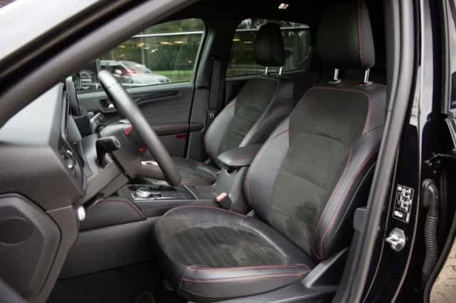 Ford Kuga (2023) thumbnail 3
