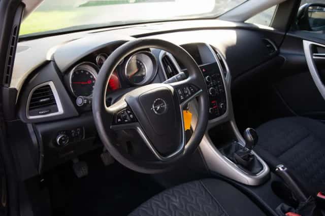 Opel Astra (2013) thumbnail 4