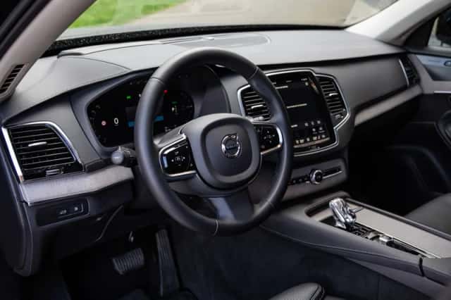 Volvo XC90 (2024) thumbnail 4