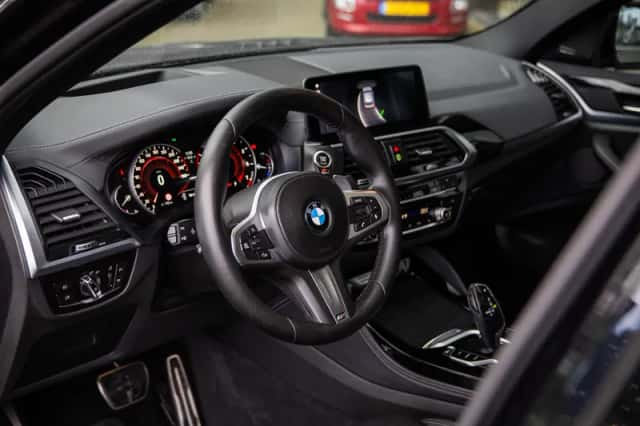 BMW X4 (2019) thumbnail 3