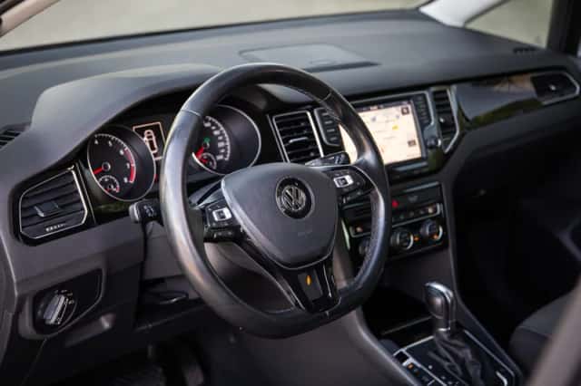 Volkswagen Golf Sportsvan (2015) thumbnail 3
