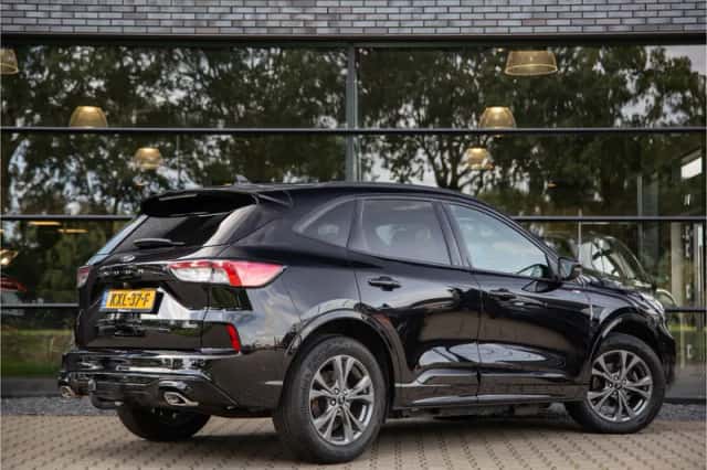 Ford Kuga (2023) thumbnail 2