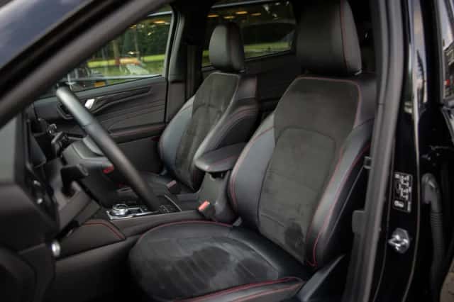 Ford Kuga (2023) thumbnail 3