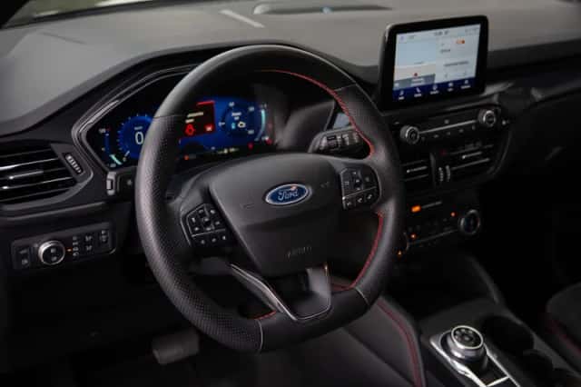 Ford Kuga (2023) thumbnail 4