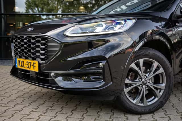 Ford Kuga (2023) thumbnail 6