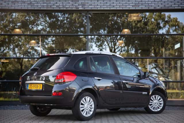 Renault Clio (2011) thumbnail 2