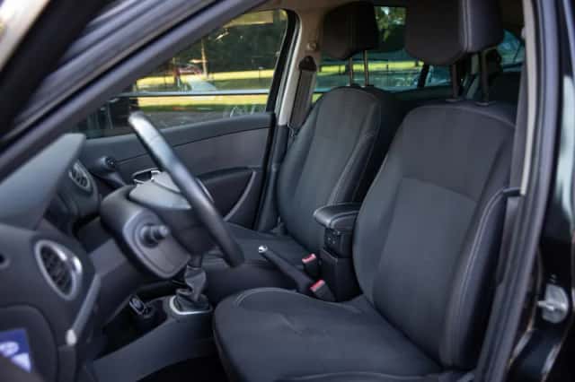 Renault Clio (2011) thumbnail 3