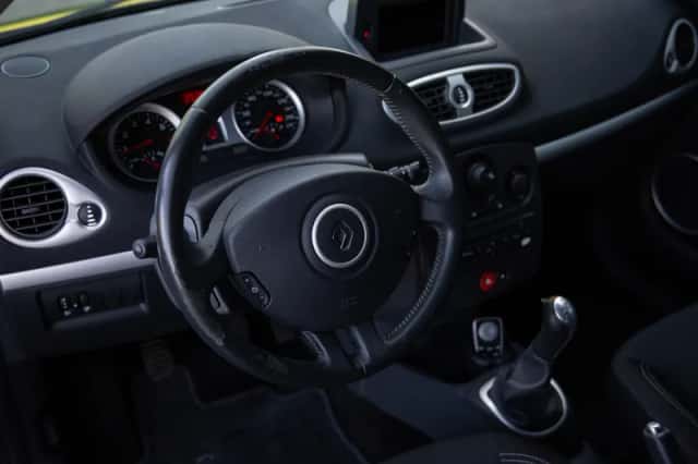 Renault Clio (2011) thumbnail 4