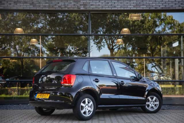 Volkswagen Polo (2011) thumbnail 2