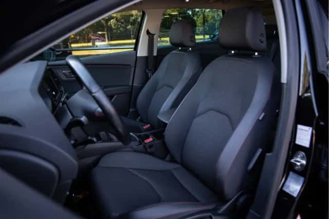 SEAT Leon (2019) thumbnail 3