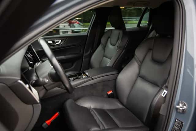 Volvo V60 (2021) thumbnail 3