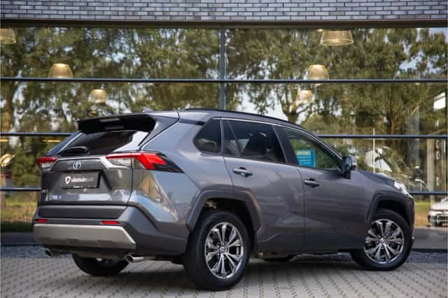 Toyota RAV4 (2025) thumbnail 2