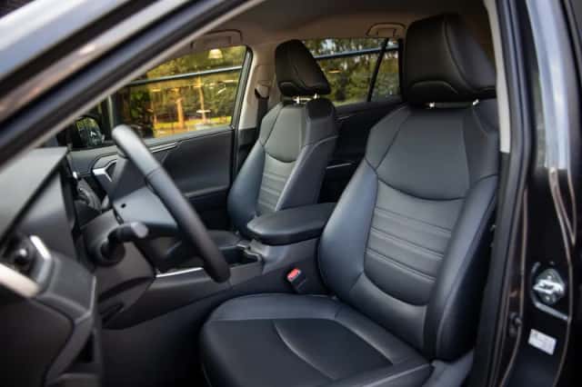 Toyota RAV4 (2025) thumbnail 3