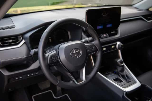 Toyota RAV4 (2025) thumbnail 5