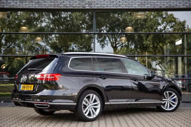 Volkswagen Passat (2015) thumbnail 2