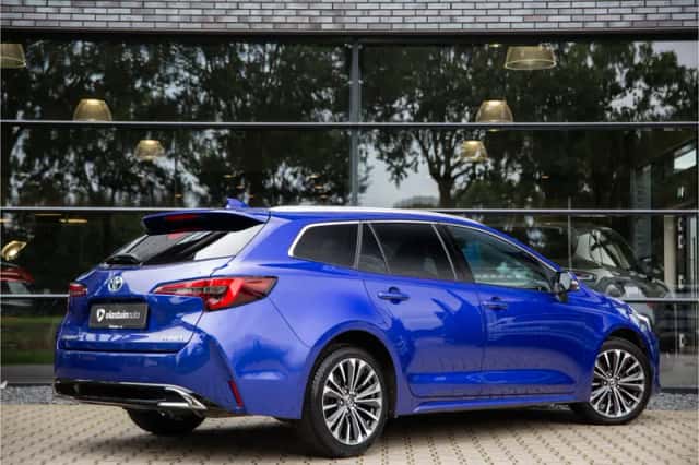 Toyota Corolla (2024) thumbnail 2