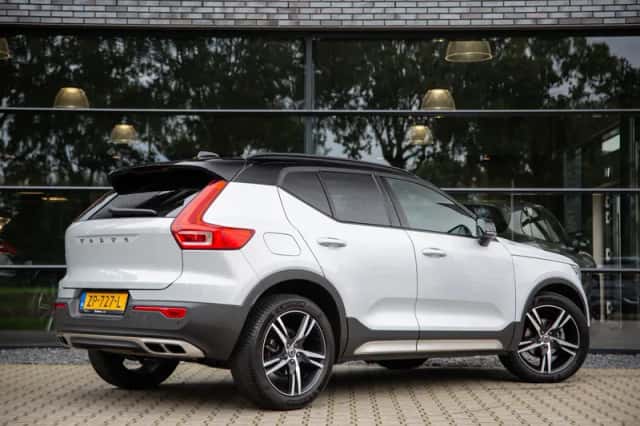 Volvo XC40 (2019) thumbnail 2