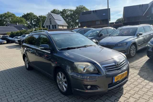 Toyota Avensis (2009) thumbnail 2