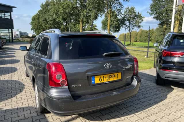 Toyota Avensis (2009) thumbnail 5