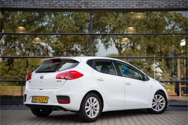 Kia Ceed (2015) thumbnail 2
