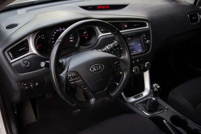 Kia Ceed (2015) thumbnail 3