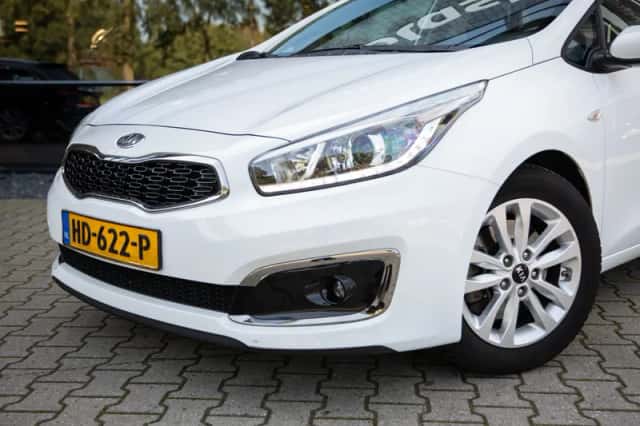 Kia Ceed (2015) thumbnail 5