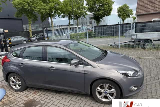 Ford Focus (2013) thumbnail 4