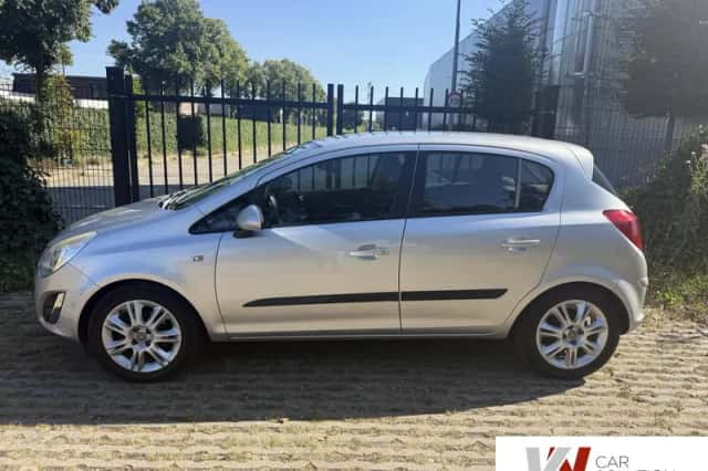 Opel Corsa (2011) thumbnail 2