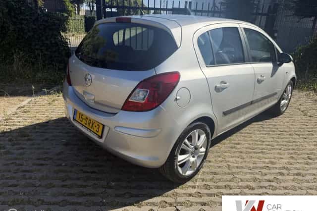 Opel Corsa (2011) thumbnail 5