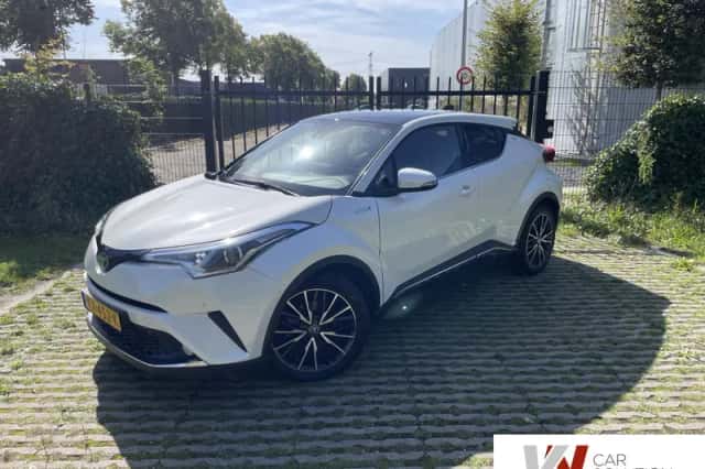 Toyota C-HR (2016) thumbnail 1