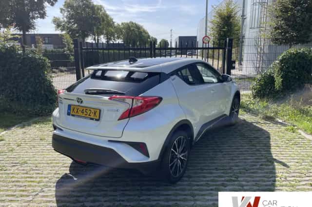 Toyota C-HR (2016) thumbnail 6
