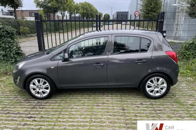 Opel Corsa (2015) thumbnail 2