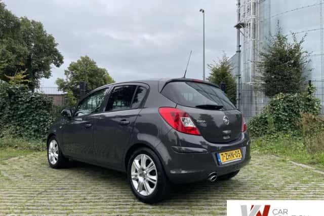 Opel Corsa (2015) thumbnail 3