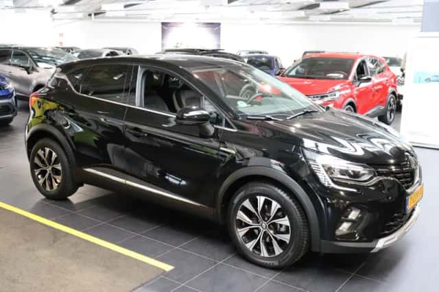 Renault Captur (2023) thumbnail 2