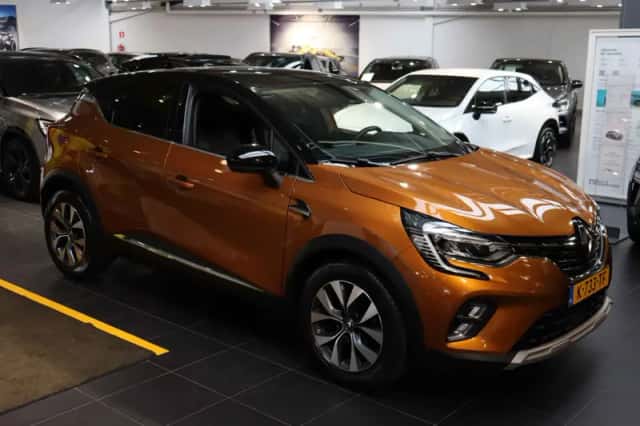 Renault Captur (2021) thumbnail 2