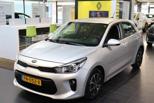 Kia Rio (2017) thumbnail 1