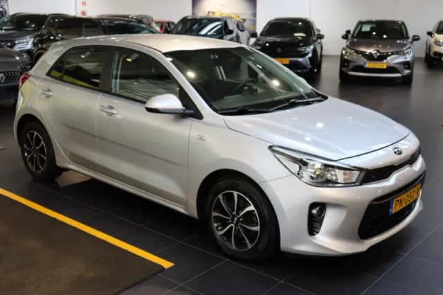 Kia Rio (2017) thumbnail 2