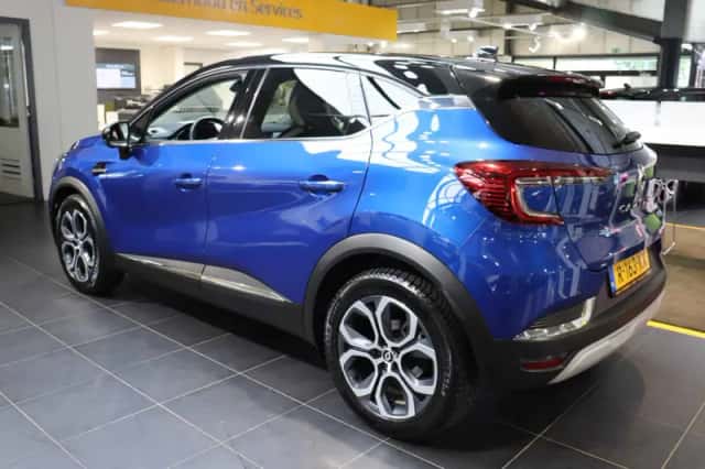 Renault Captur (2022) thumbnail 4