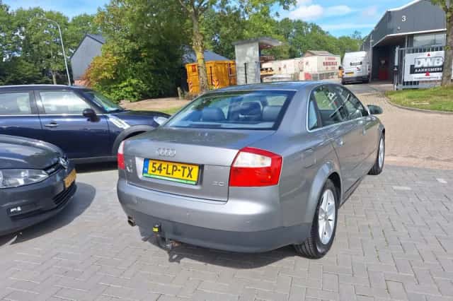 Audi A4 (2003) thumbnail 3