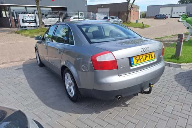 Audi A4 (2003) thumbnail 4