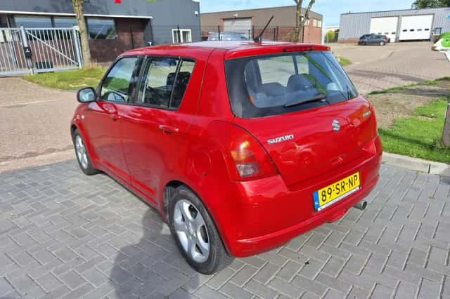 Suzuki Swift (2006) thumbnail 3