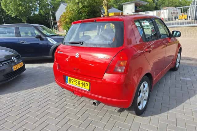 Suzuki Swift (2006) thumbnail 4