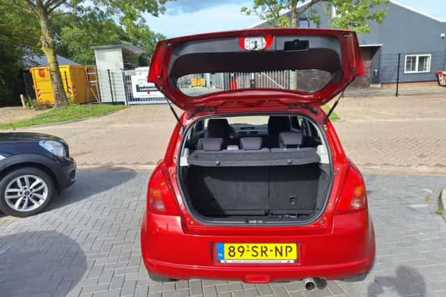 Suzuki Swift (2006) thumbnail 5
