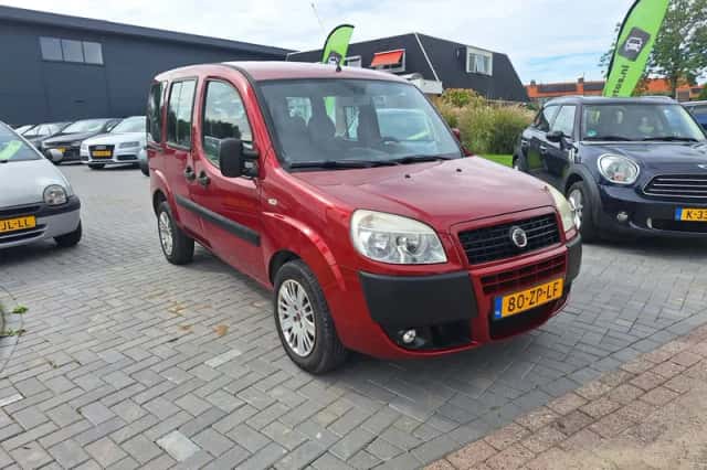 Fiat Doblò (2008) thumbnail 2