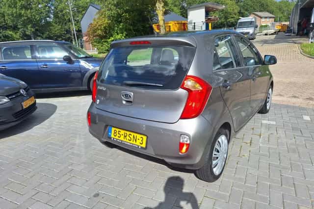 Kia Picanto (2011) thumbnail 3
