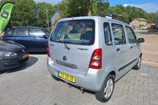 Suzuki Wagon R+ (2002) thumbnail 3