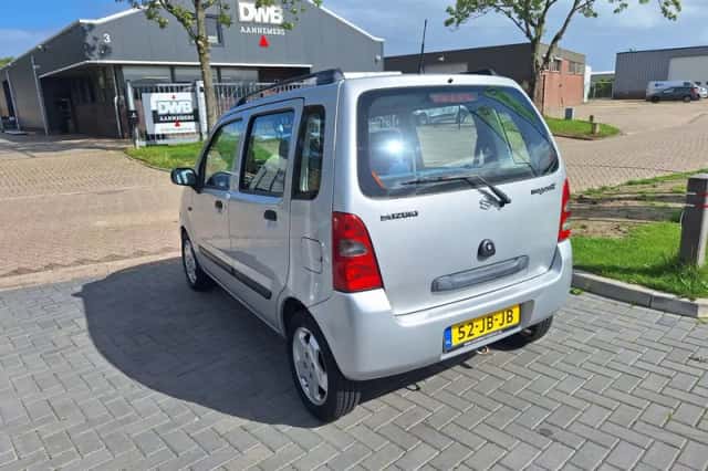Suzuki Wagon R+ (2002) thumbnail 4