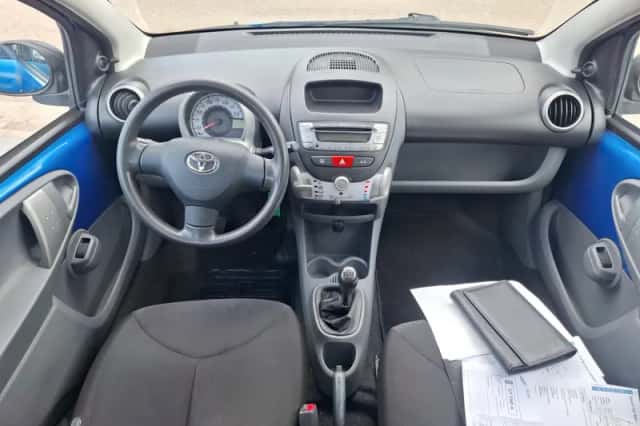 Toyota Aygo (2012) thumbnail 3