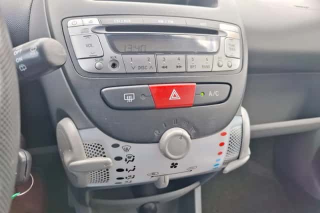 Toyota Aygo (2012) thumbnail 5