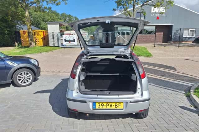 Opel Corsa (2004) thumbnail 5